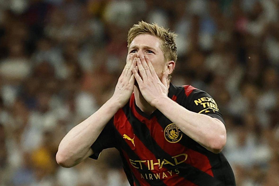 瓦伦西亚迎欧冠关键赛，今晨回应争议，压力陡增，团队化学反应显著