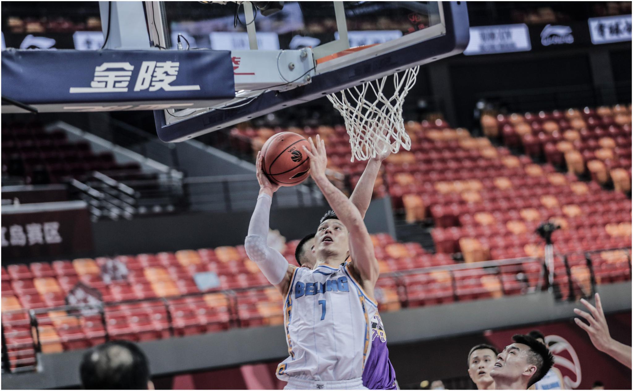 九游体育-关于清晨体能课后；波尔图更衣室发声备战CBA季后赛；气氛紧张；团队化学反应显著的信息